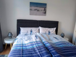 Gemütliches Schlafzimmer in der Ferienwohnung Haffblick 18 mit Boxspringbett Schlafzimmer Haffblick 18